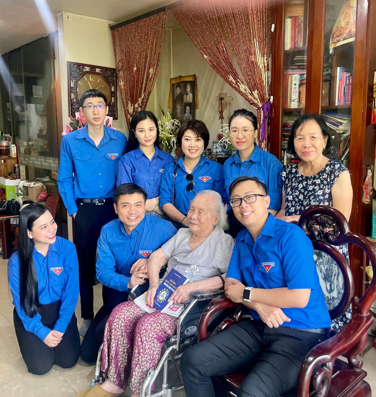 Tuổi trẻ Bộ Tư pháp tri ân gia đình liệt sĩ, bác sĩ Đặng Thùy Trâm nhân dịp 27/7