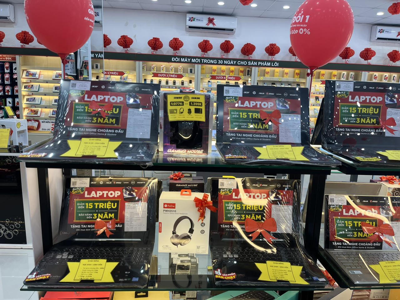 Sôi động thị trường máy tính tại Hà Nội trước thềm năm học mới