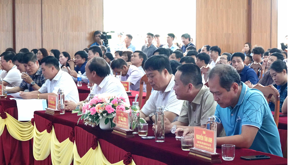 Các doanh nghiệp chung tay tiếp sức cho hàng trăm học sinh nghèo ở Gia Lai đến trường