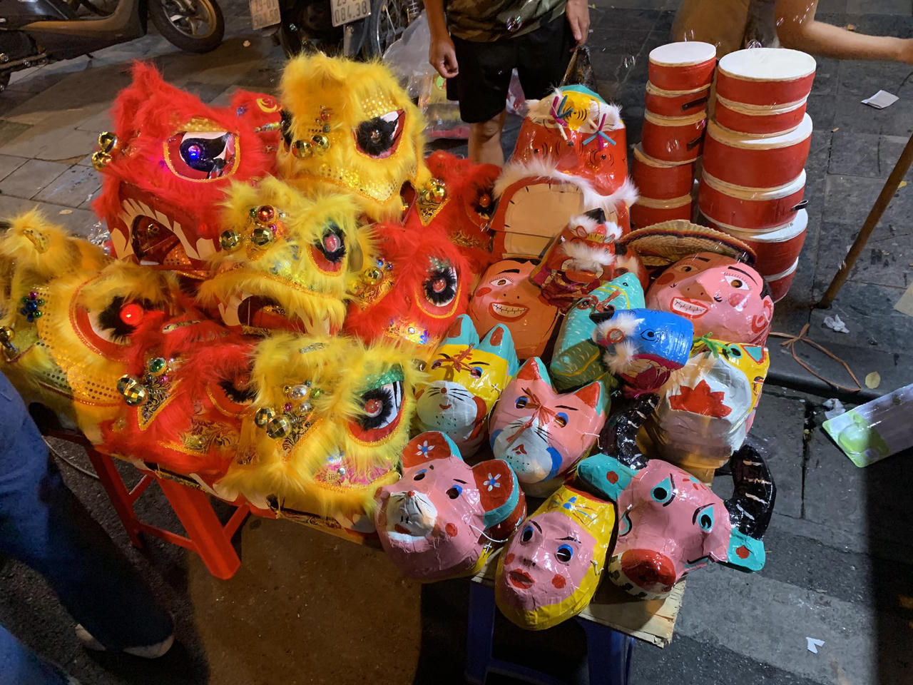 Không khí Trung thu sớm trên phố Hàng Mã 