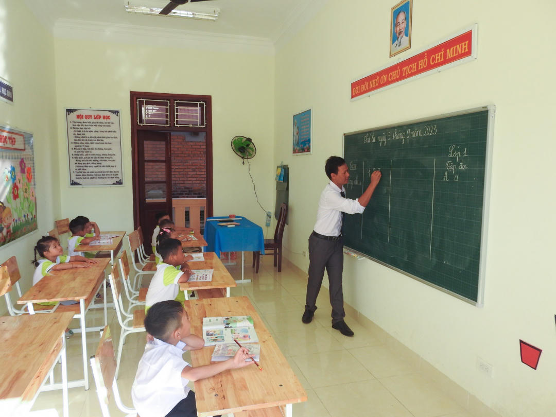 Xúc động Lễ khai giảng của thầy và trò trên huyện đảo Trường Sa