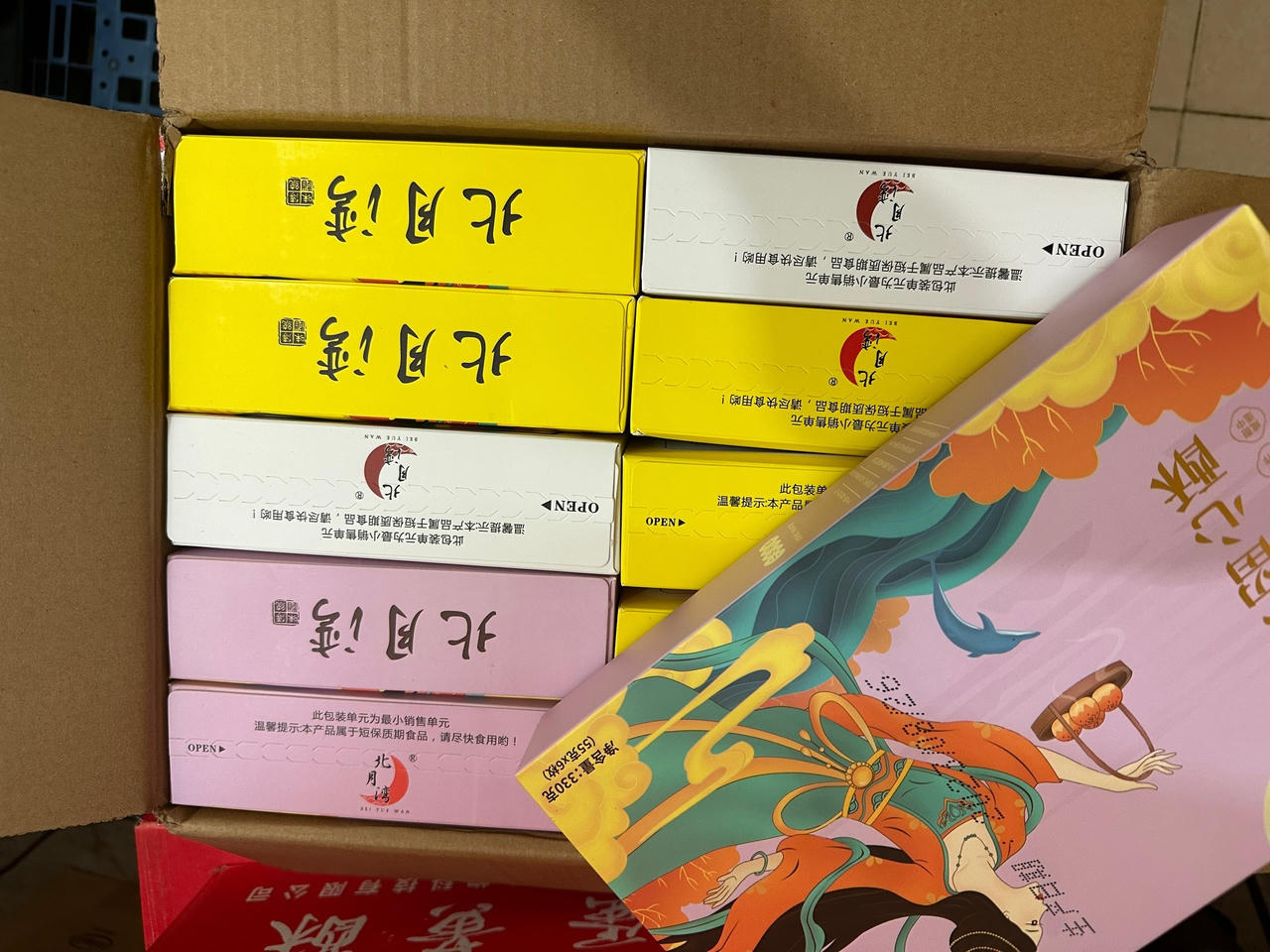 Liên tiếp thu giữ số lượng lớn đồ chơi, bánh trung thu nhập lậu tại các thành phố lớn