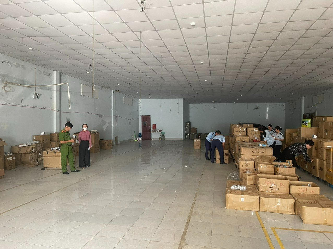 Tạm giữ gần 36.000 sản phẩm đồ điện gia dụng các loại có dấu hiệu nhập lậu