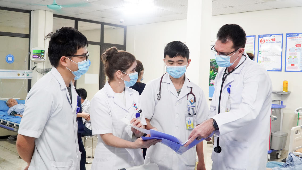 Gia đình bác sĩ Cuba tại Việt Nam: Hạnh phúc khi được cứu người