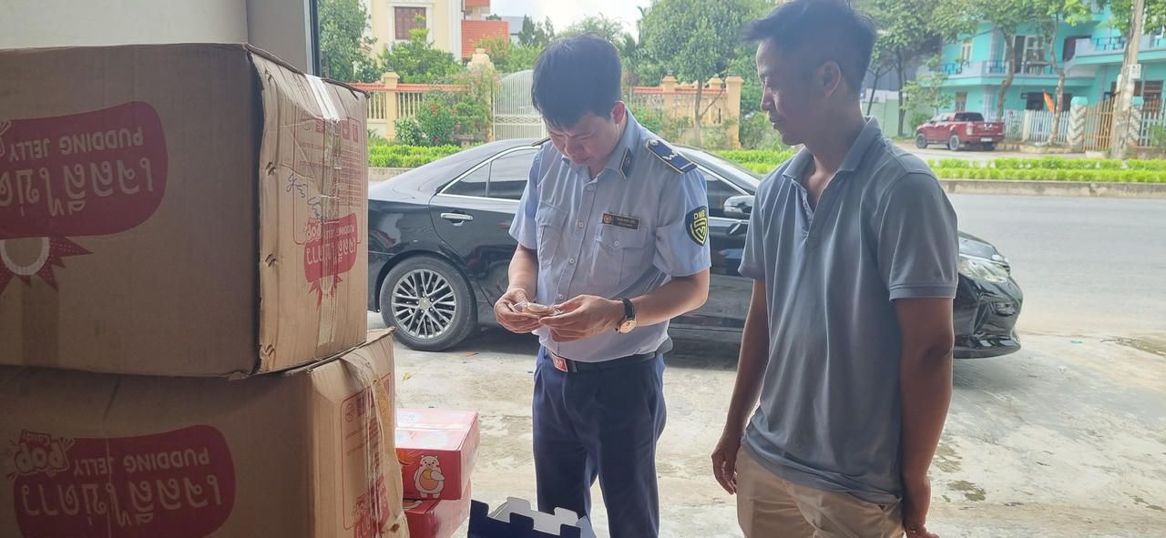 Bánh kẹo nhập lậu gia tăng trước thềm Tết Trung thu 