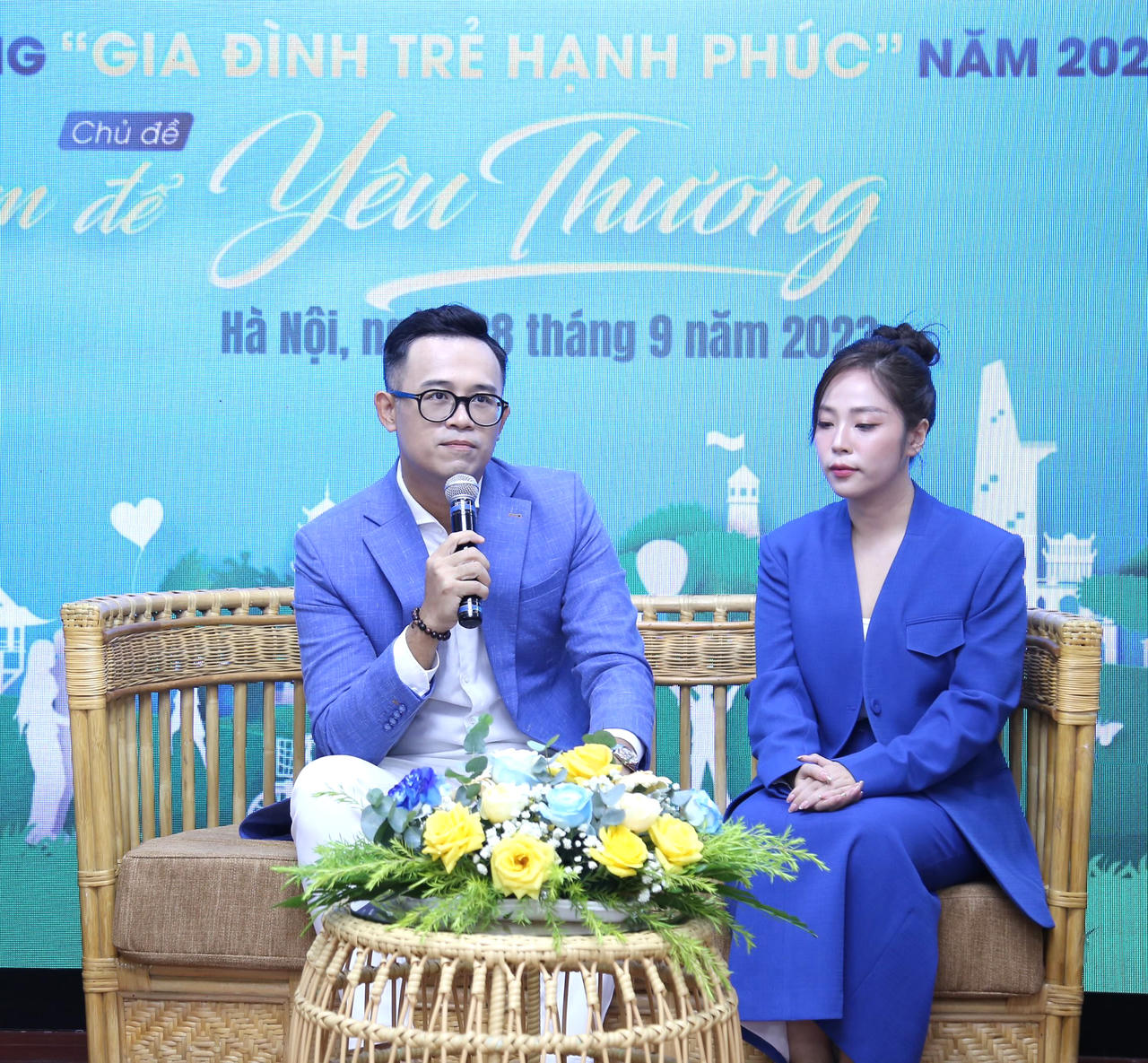 Gia đình trẻ cùng nhau 'Chạm để yêu thương'