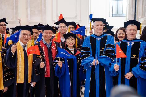 Lễ Khai giảng đậm chất “Tây” của VinUni