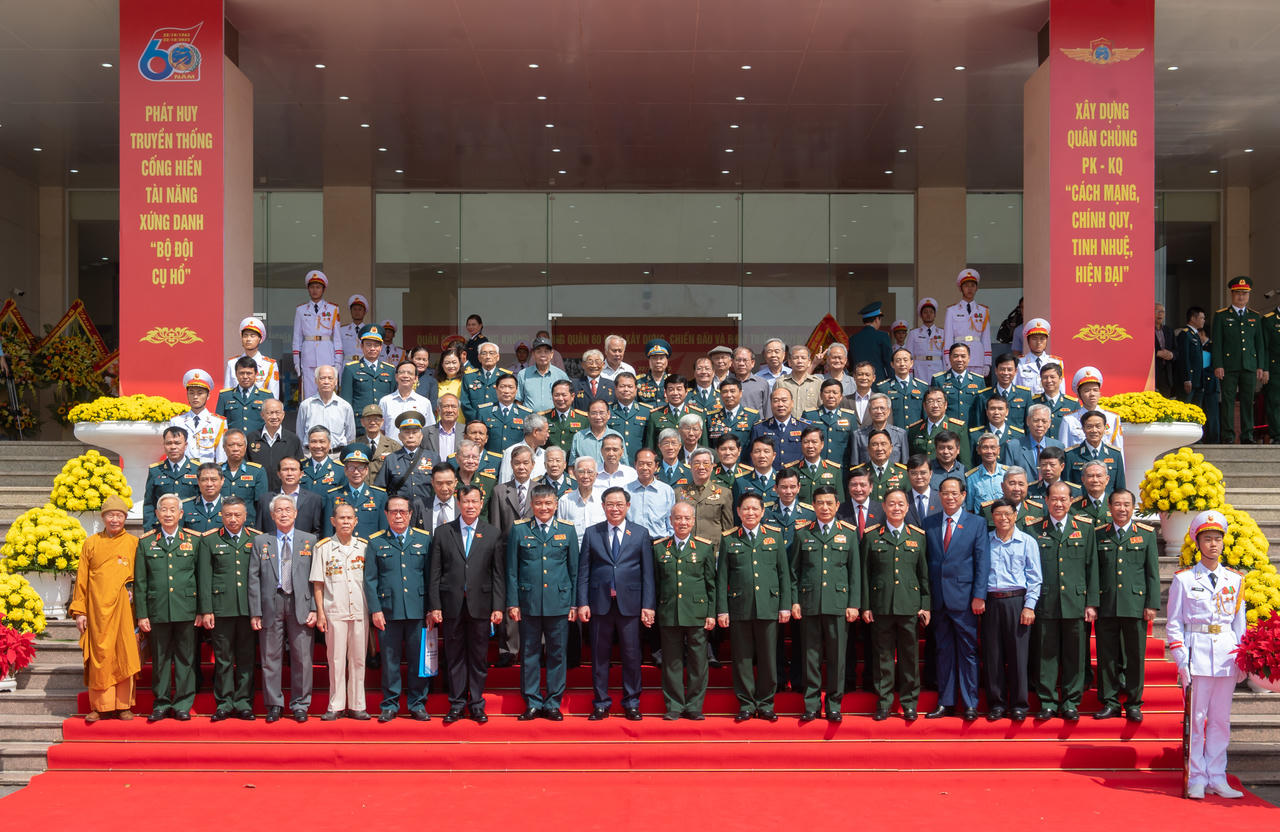 Chủ tịch Quốc hội Vương Đình Huệ dự Lễ Kỷ niệm 60 năm ngày Truyền thống Quân chủng Phòng không – Không quân