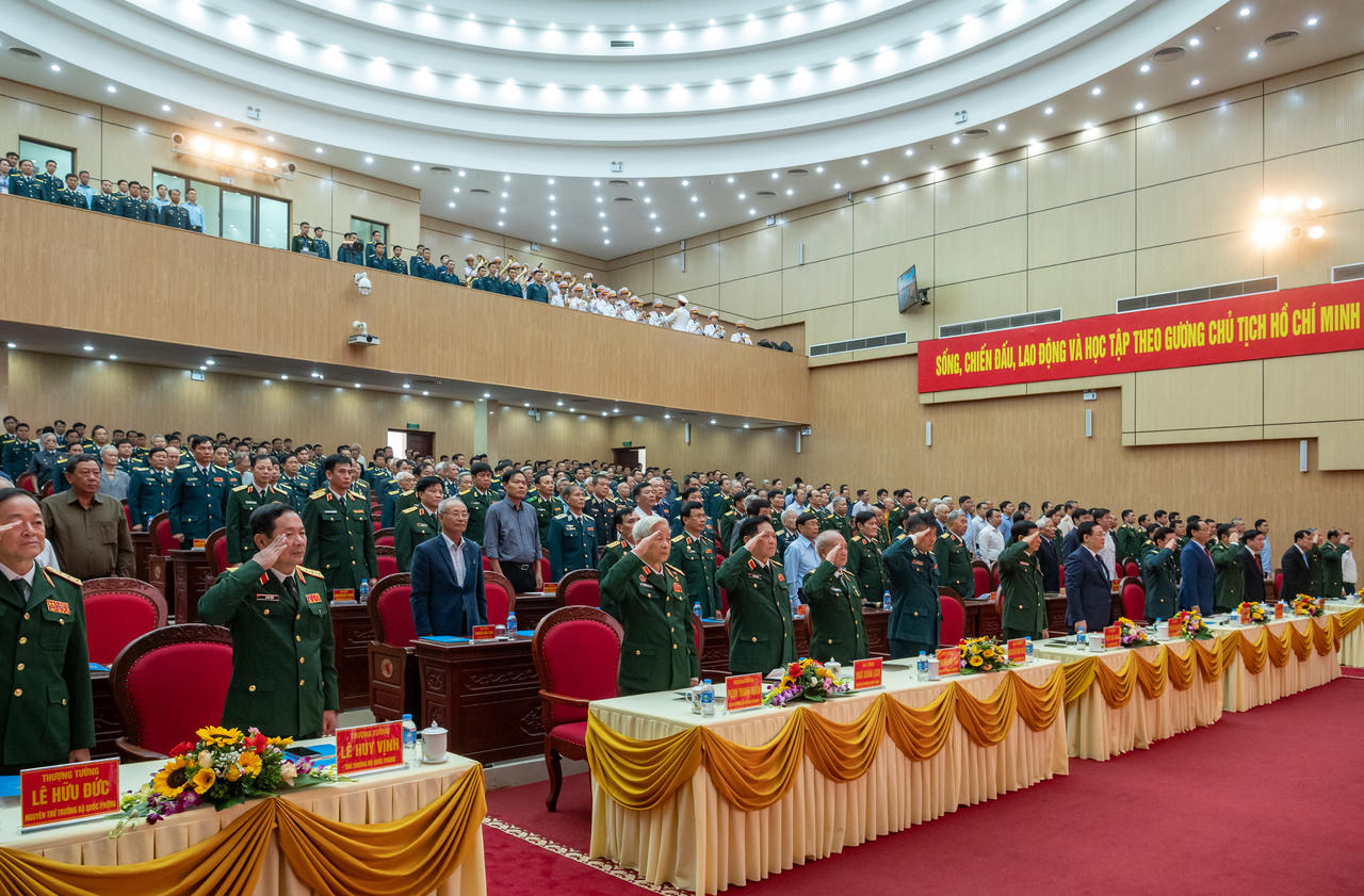 Chủ tịch Quốc hội Vương Đình Huệ dự Lễ Kỷ niệm 60 năm ngày Truyền thống Quân chủng Phòng không – Không quân