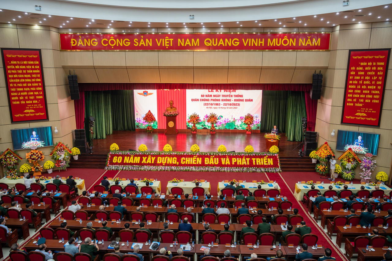 Chủ tịch Quốc hội Vương Đình Huệ dự Lễ Kỷ niệm 60 năm ngày Truyền thống Quân chủng Phòng không – Không quân