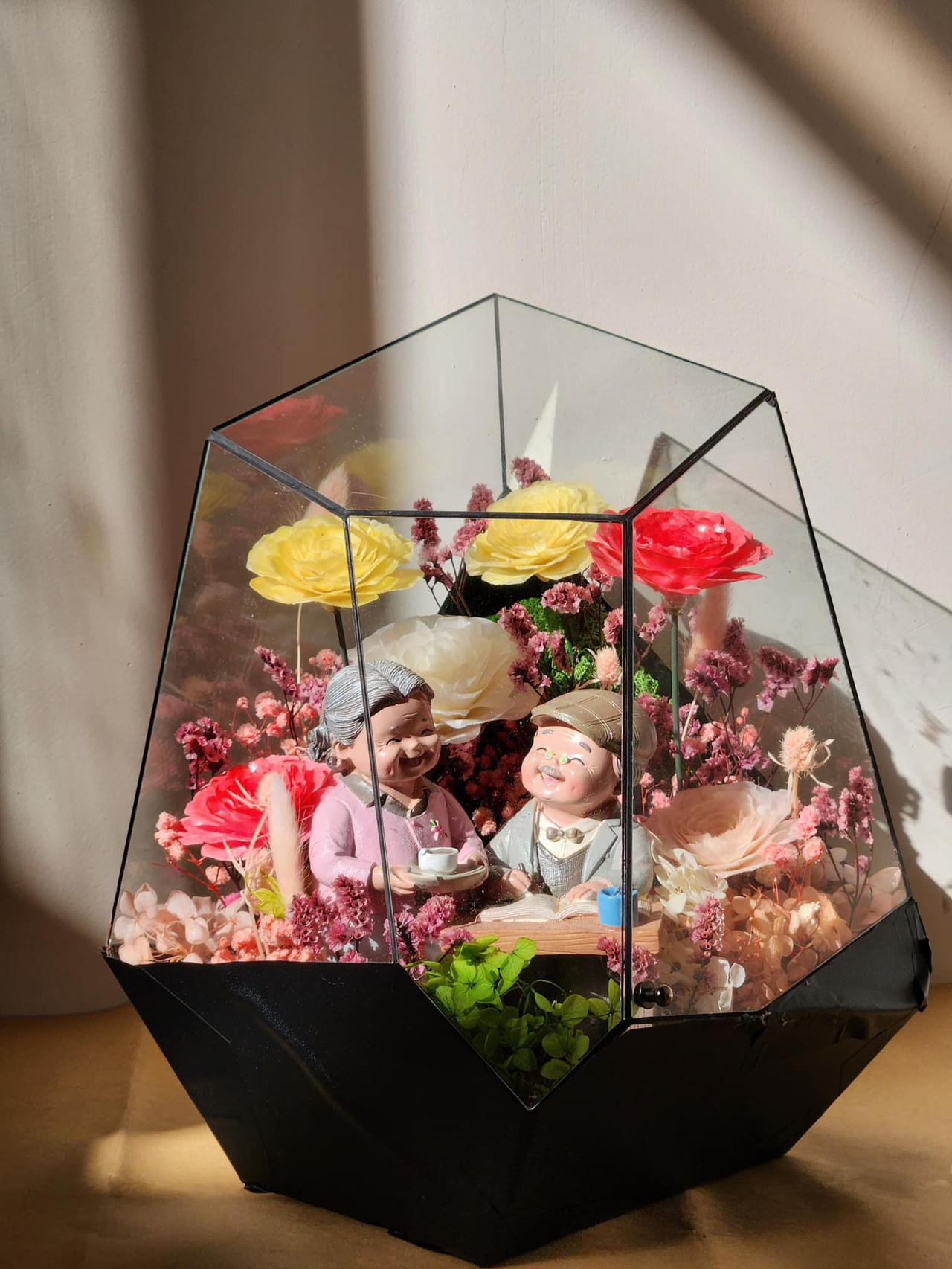 Độc lạ trào lưu bán 'hoa vảy cá' dịp Lễ 20/10