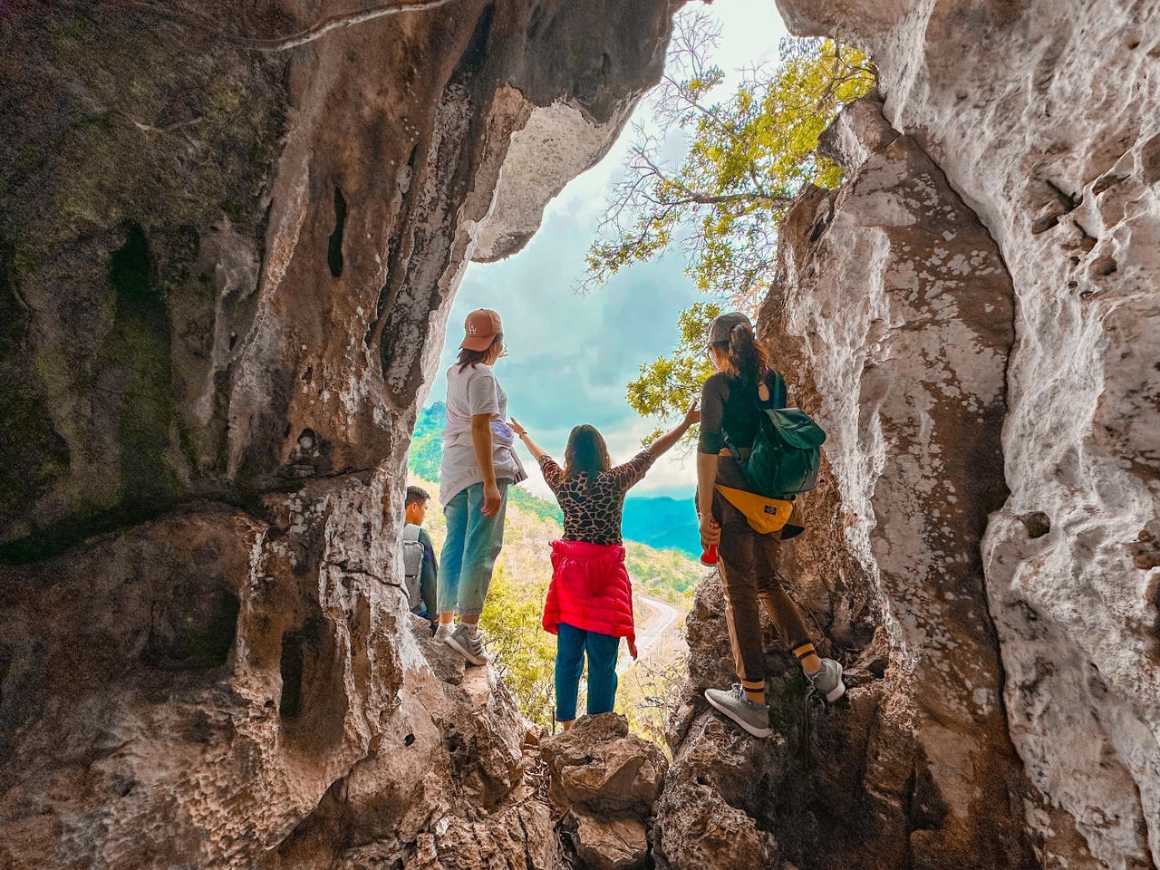  Vẻ đẹp huyền ảo trên lòng hồ thủy điện Bản Chát