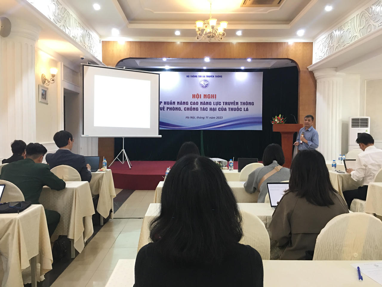 Cần làm gì để các sản phẩm thuốc lá điện tử không thành vấn nạn trong xã hội?