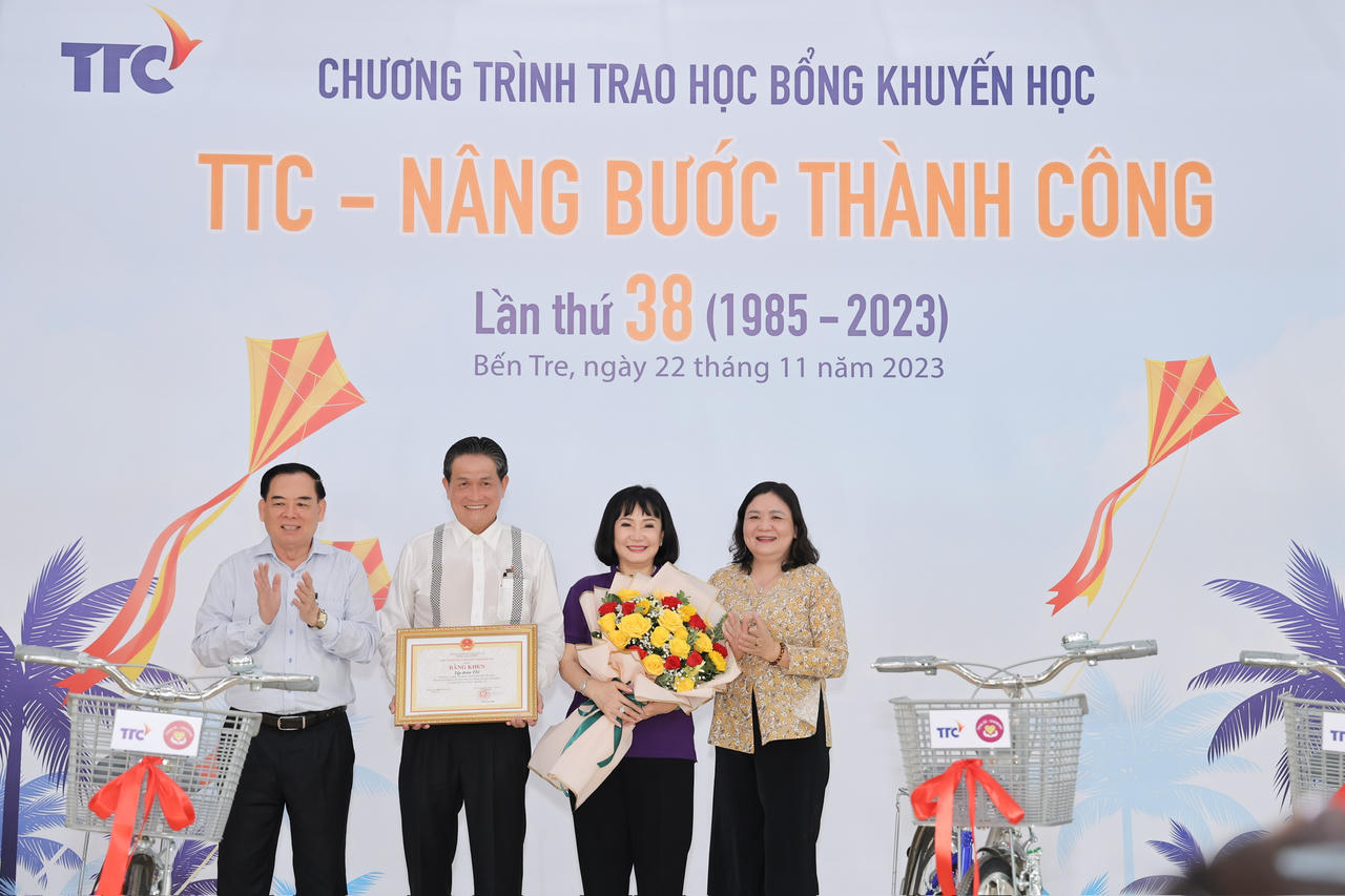TTC tặng hơn 500 suất học bổng cho học sinh Bến Tre