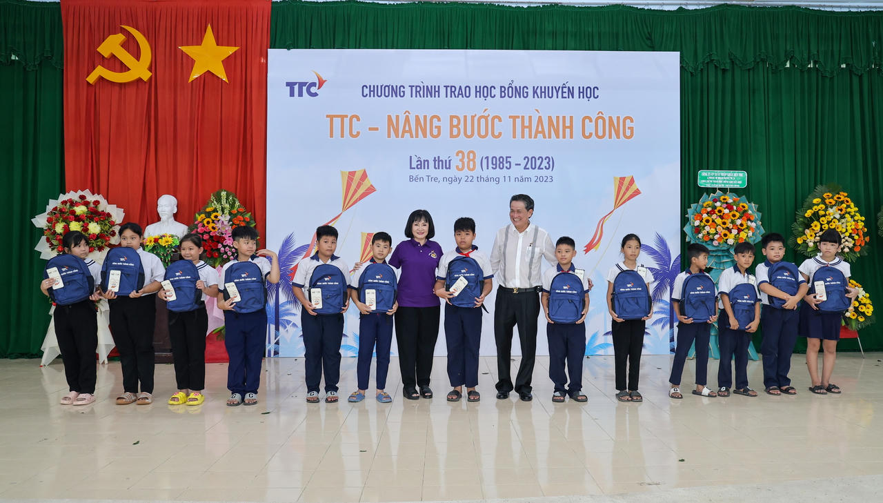 TTC tặng hơn 500 suất học bổng cho học sinh Bến Tre