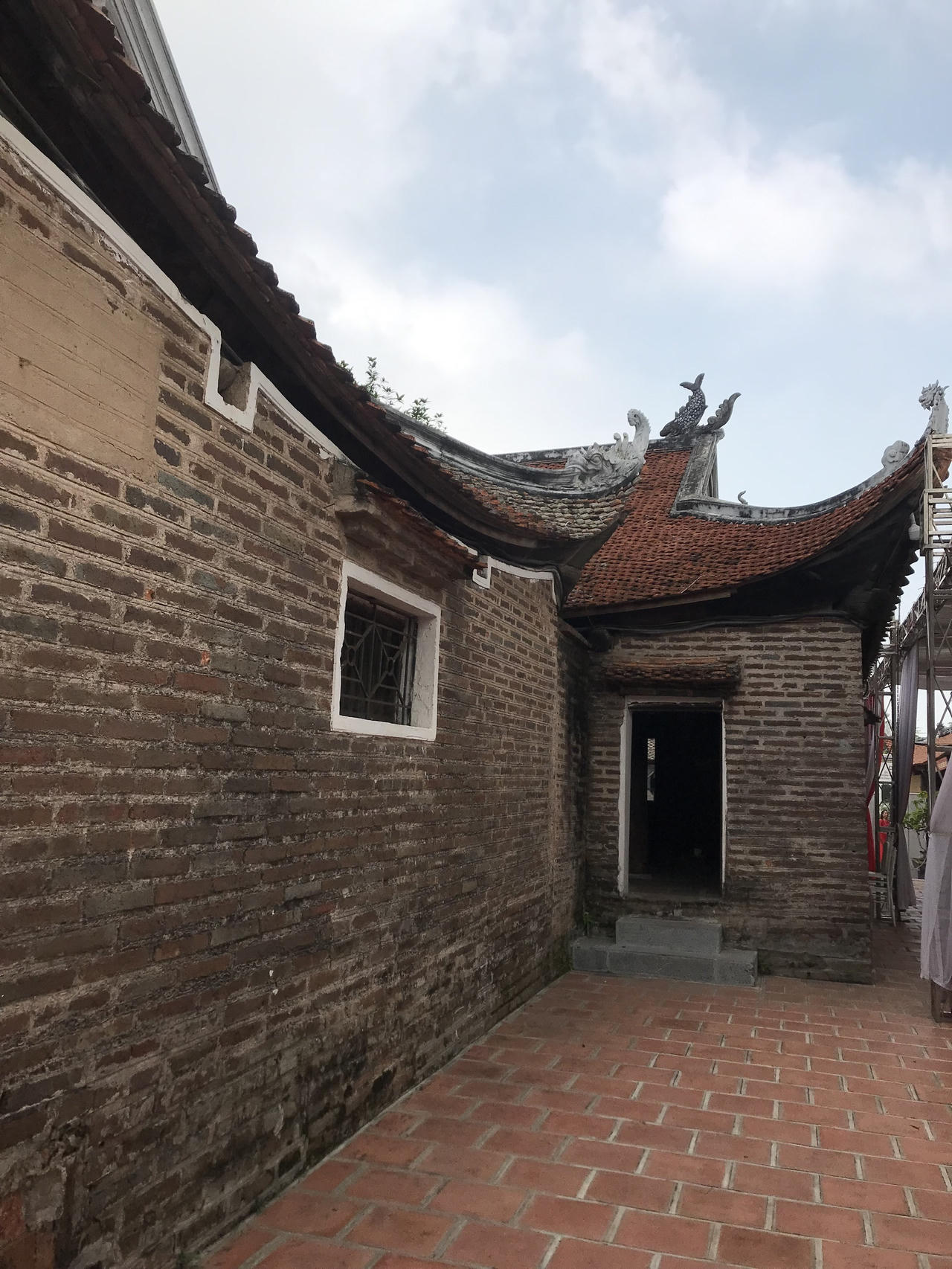 Về thăm ngôi đình ngàn năm bên sông Hồng