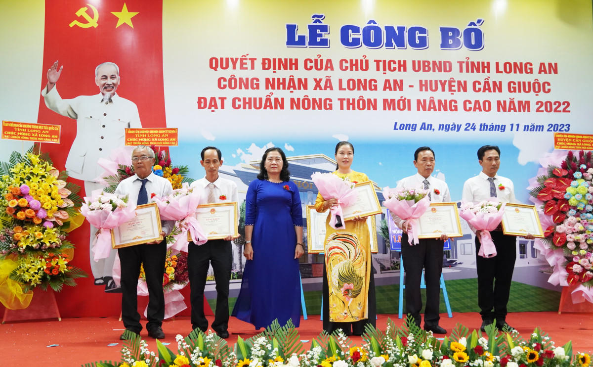 Long An đón nhận danh hiệu xã đạt chuẩn nông thôn mới nâng cao