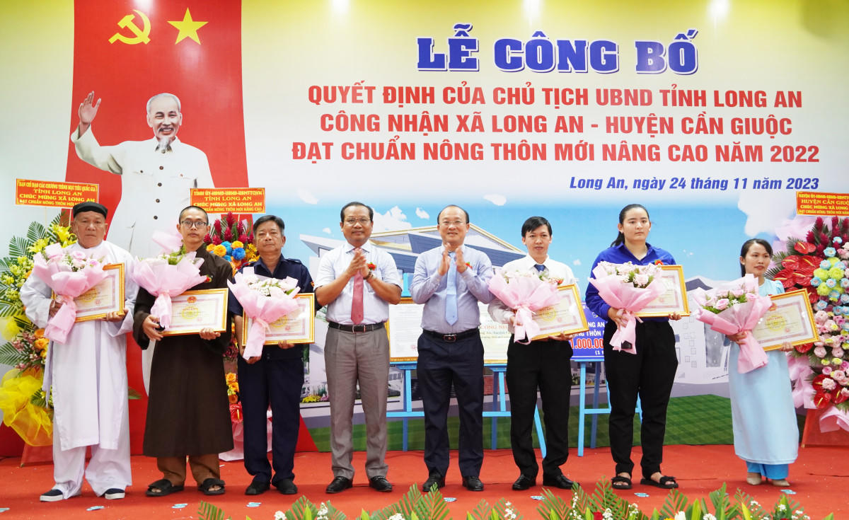 Long An đón nhận danh hiệu xã đạt chuẩn nông thôn mới nâng cao