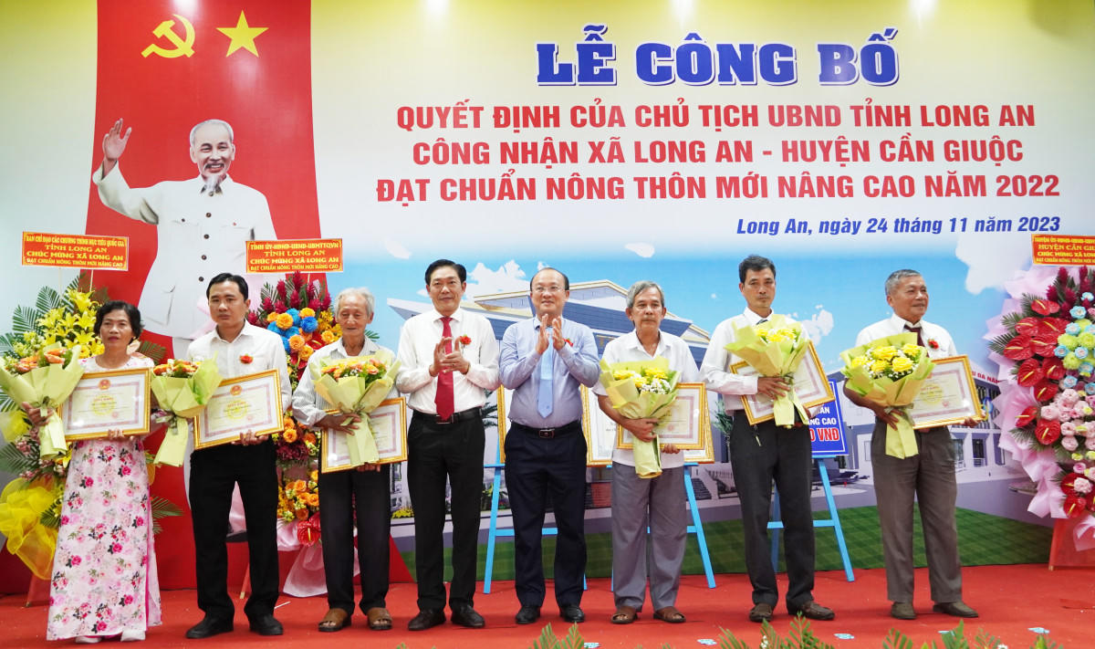 Long An đón nhận danh hiệu xã đạt chuẩn nông thôn mới nâng cao