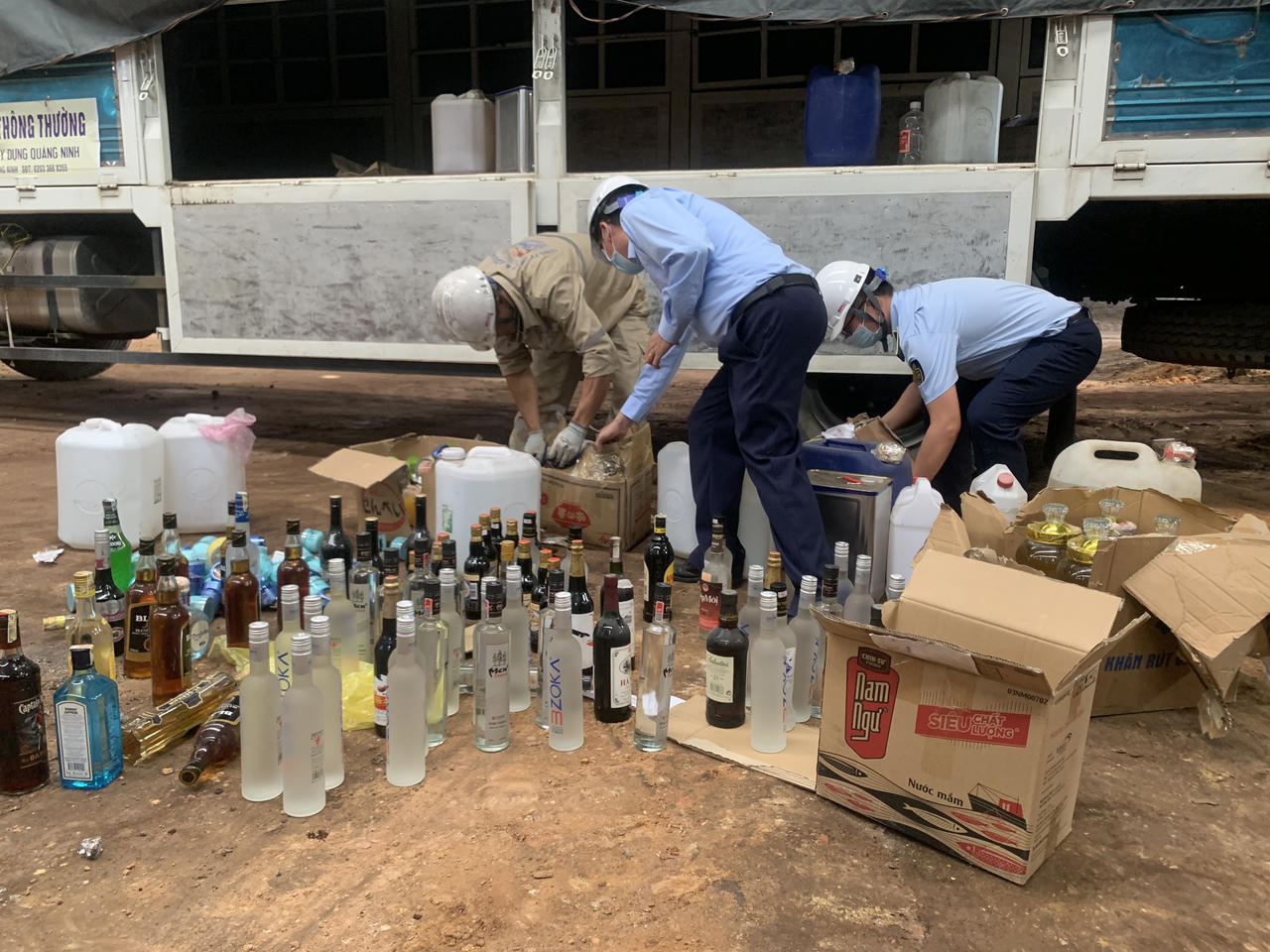 Quảng Ninh: Tiêu huỷ trên 15.000 sản phẩm nhập lậu 