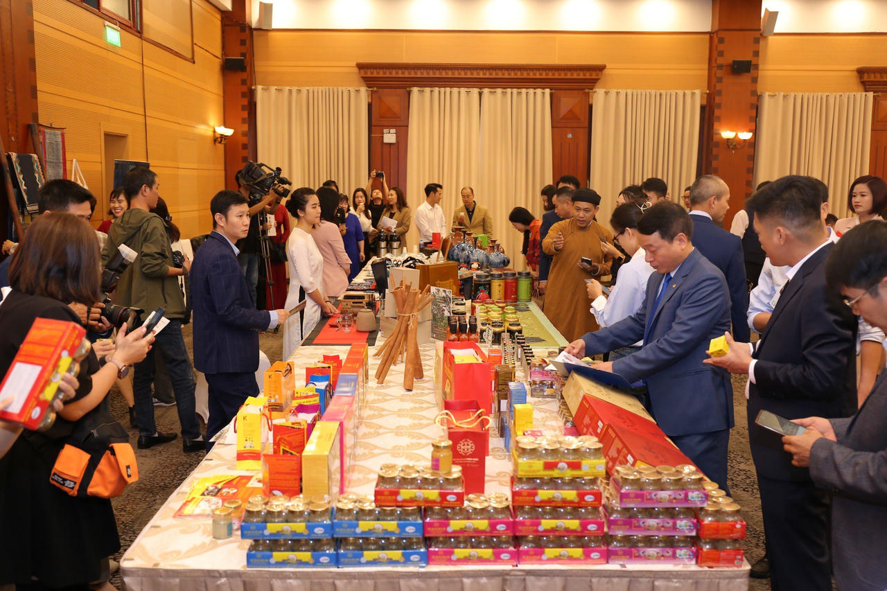 Hàng Việt đối diện cạnh tranh gay gắt trên chính 'sân nhà'