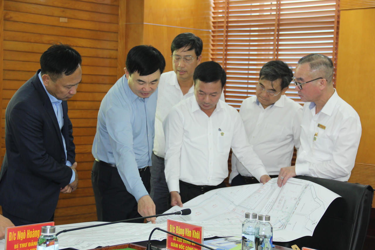 Chủ tịch HĐTV Tập đoàn Ngô Hoàng Ngân kiểm tra sản xuất và làm việc với Công ty Tuyển than Cửa Ông - TKV