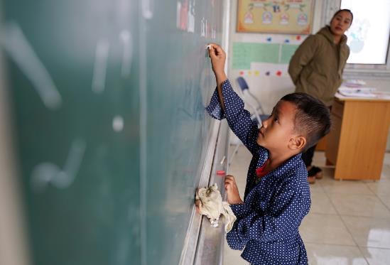 Điểm trường của học sinh nghèo không có cả rau ăn 