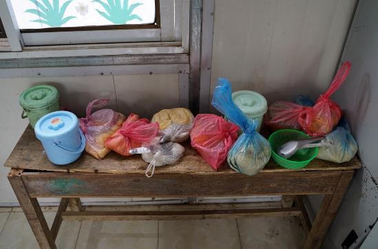 Điểm trường của học sinh nghèo không có cả rau ăn 