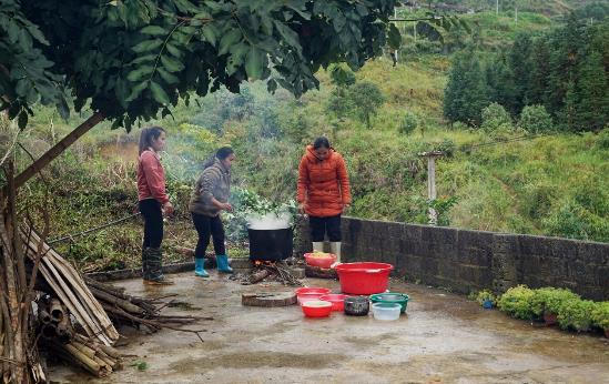 Điểm trường của học sinh nghèo không có cả rau ăn 