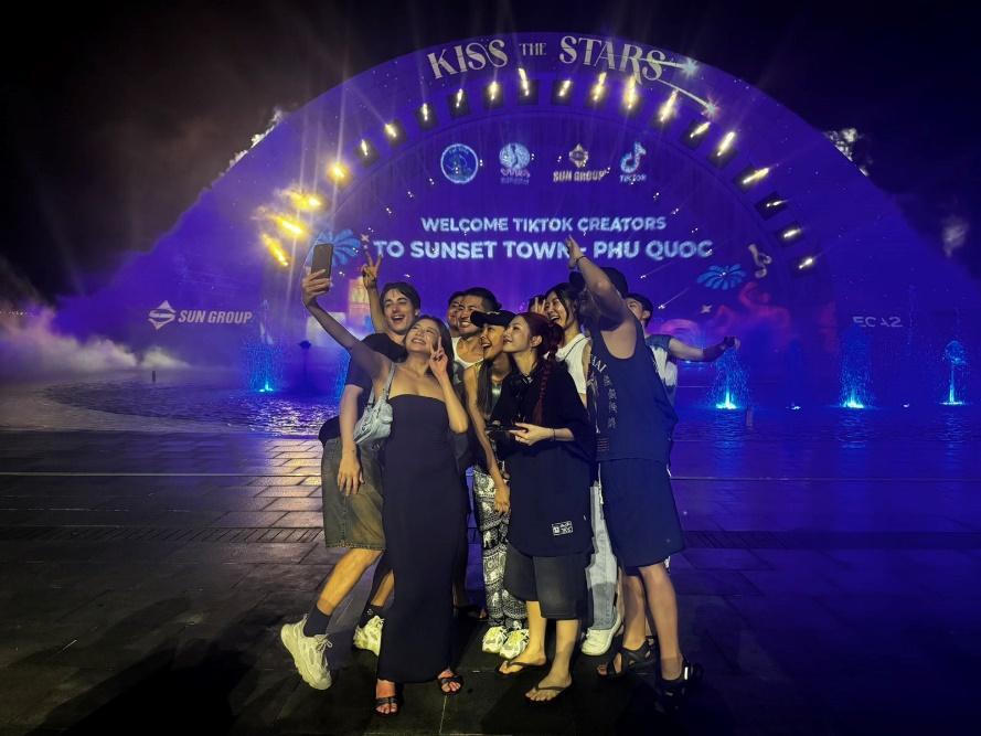 Điều gì khiến 'phở Capella', 'hoàng hôn Phú Quốc' nhận hàng vạn lượt thả tim của cộng đồng Tiktok?