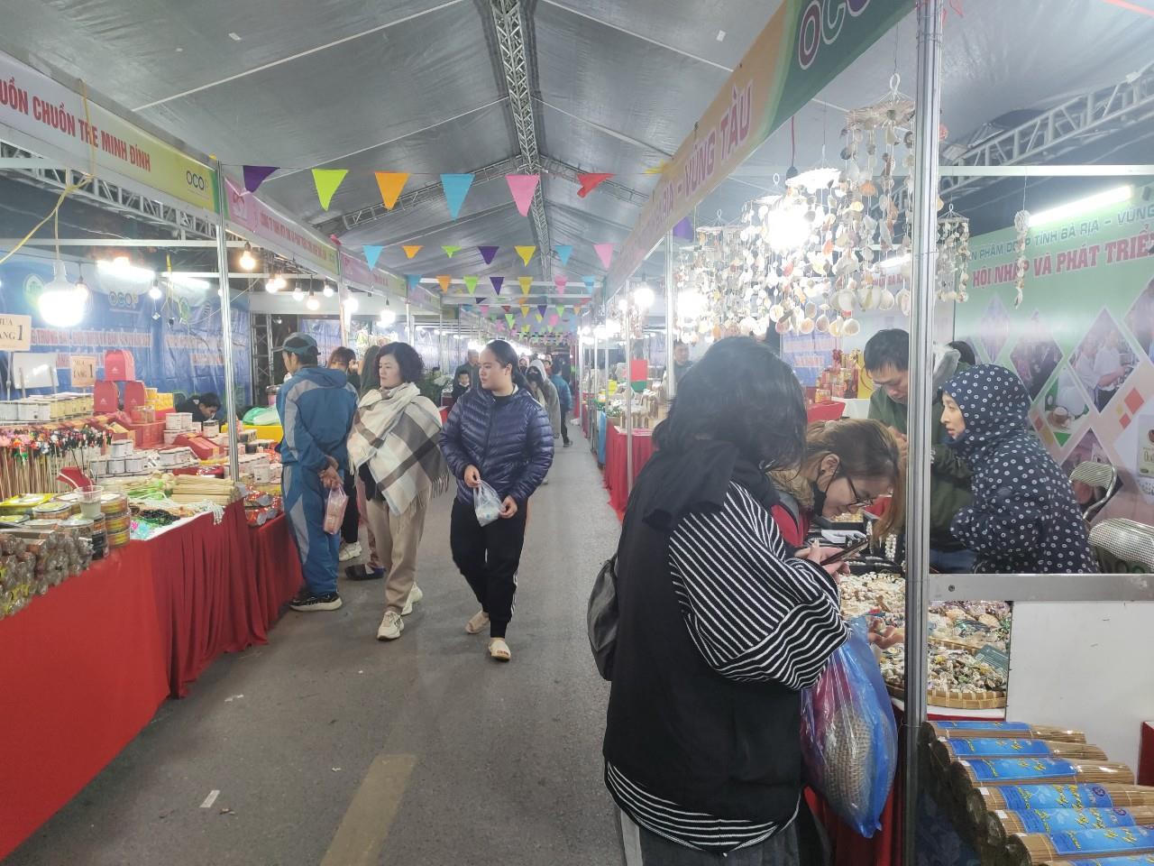 Khai mạc sự kiện giới thiệu sản phẩm OCOP gắn với văn hóa miền Trung và Tây Nguyên