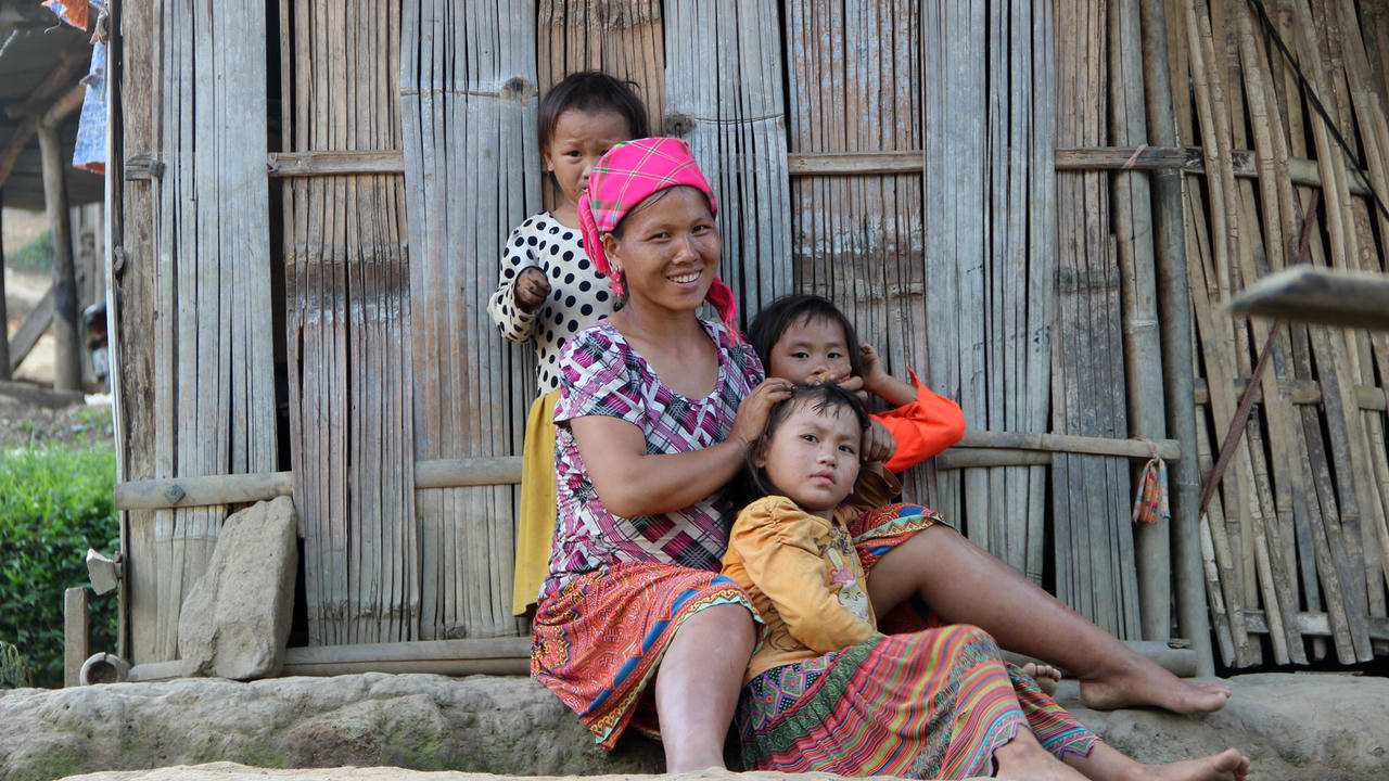 Đời buồn của những“bà mẹ trẻ con” 