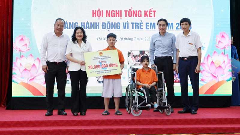 Những 'chuyến tàu' mang mùa xuân cho em