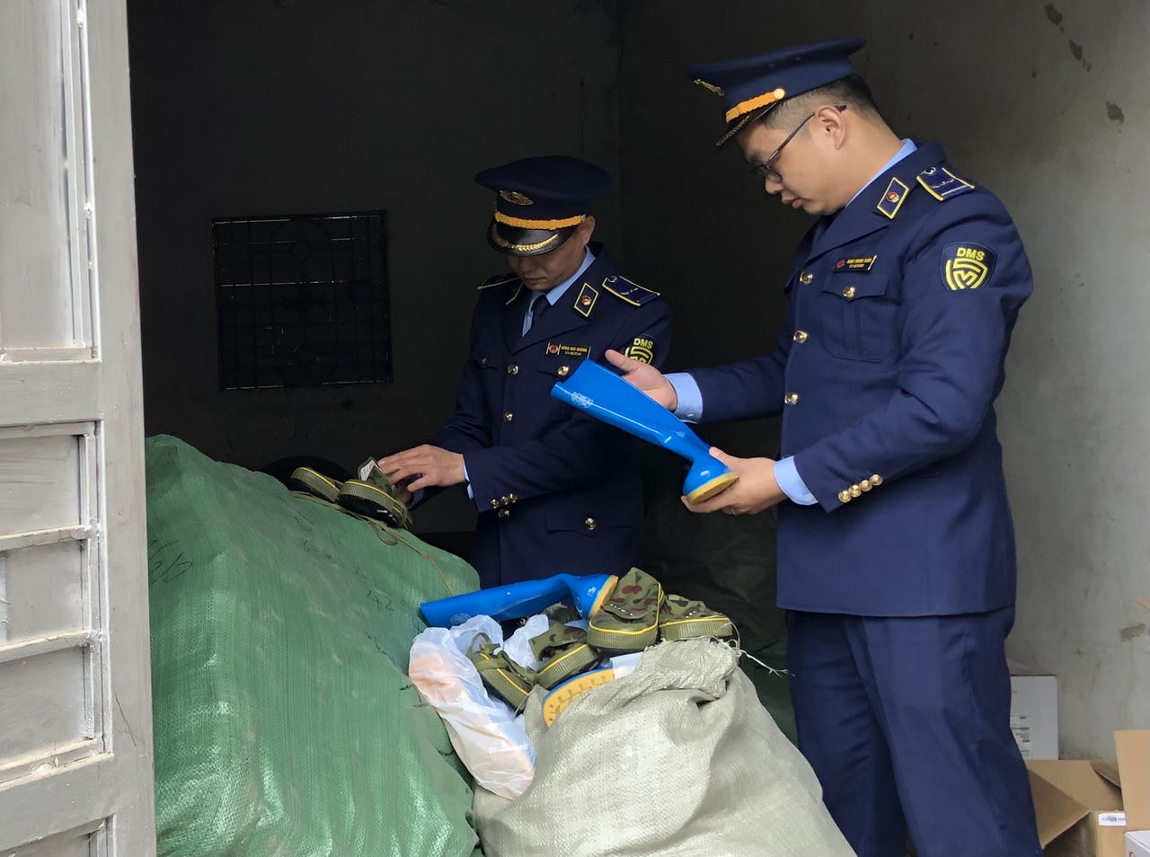 Thu giữ hơn 1 tấn hoa quả nhập lậu tại Thái Nguyên