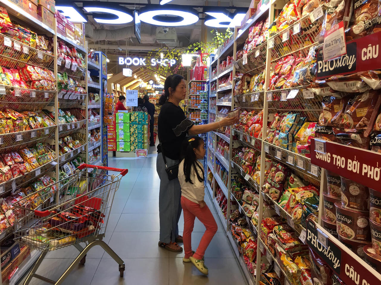 Hàng nội 'làm chủ' thị trường bánh kẹo, mứt Tết