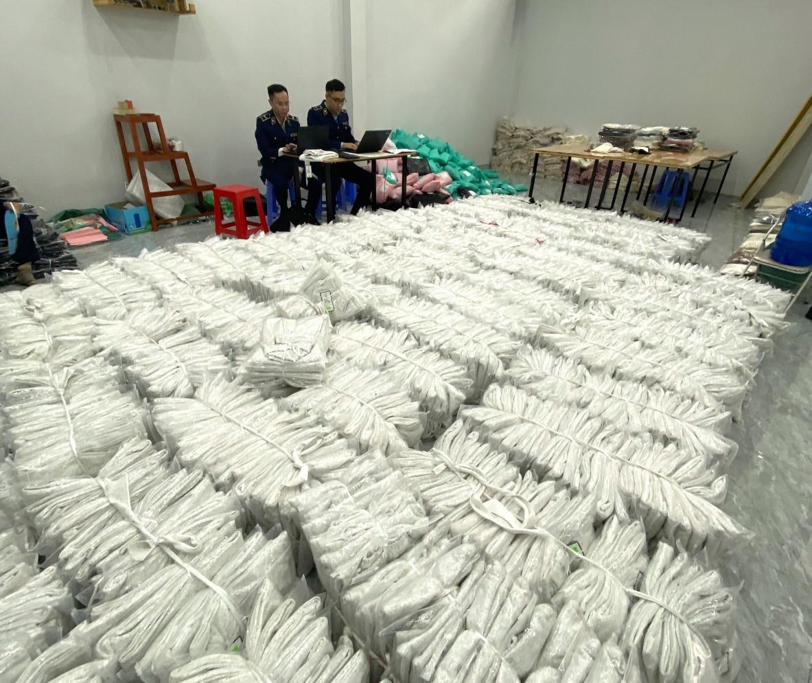 Sát Tết, thu giữ hàng nghìn sản phẩm hàng hóa giả mạo nhãn hiệu; thực phẩm nhập lậu