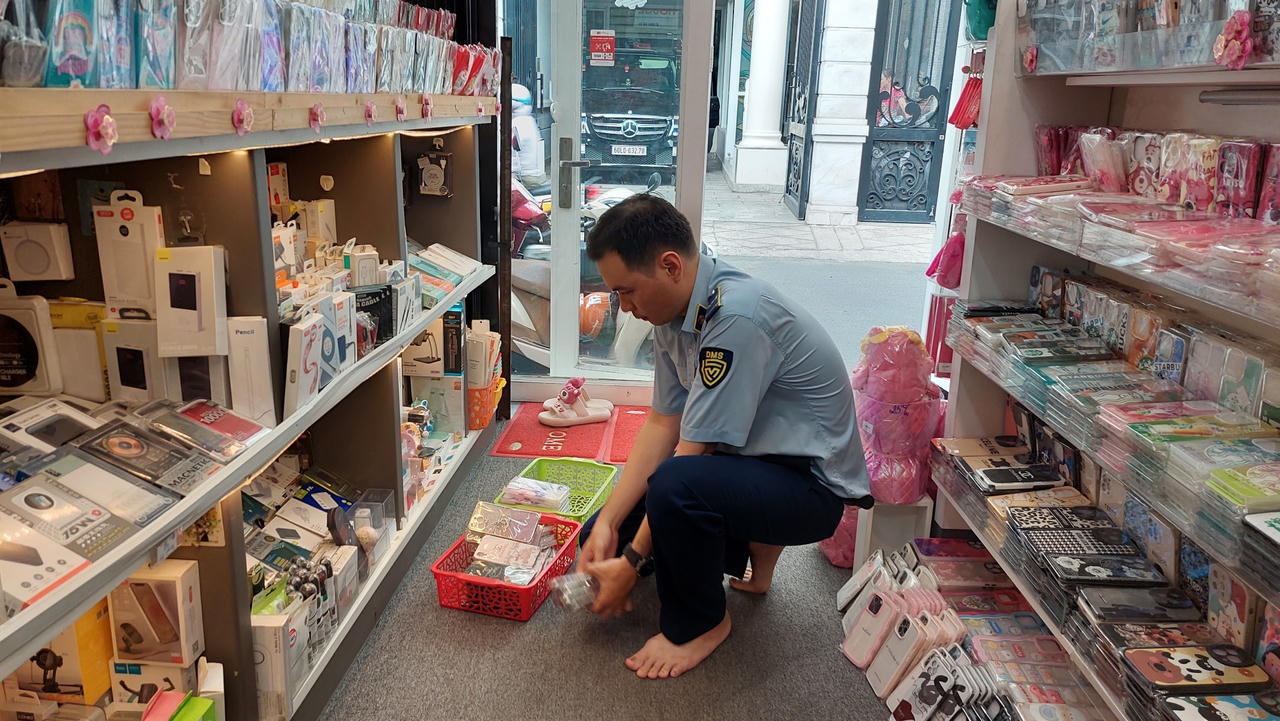 Thu giữ số lượng lớn mứt Tết 'ba không' tại TP HCM