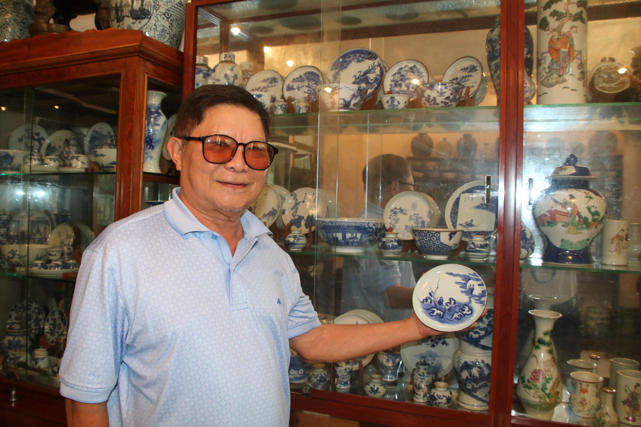 Khóc, cười cùng cổ vật 