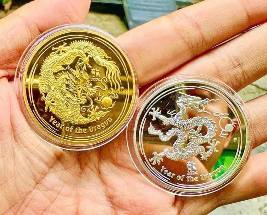 Giáp Tết, người dân đổ xô săn tiền lì xì "độc, lạ"