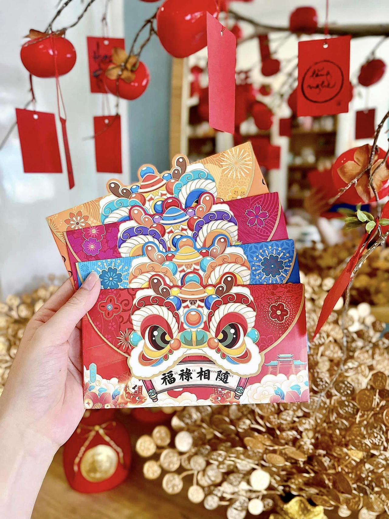 Giáp Tết, người dân đổ xô săn tiền lì xì "độc, lạ"