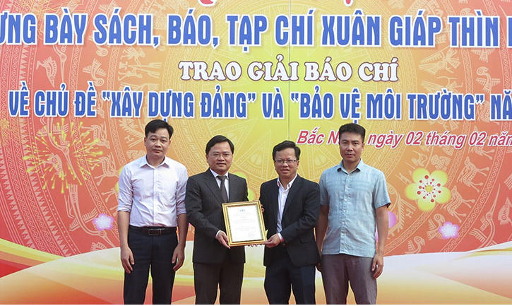 Tưng bừng Hội báo xuân Quảng Ninh, Bắc Ninh