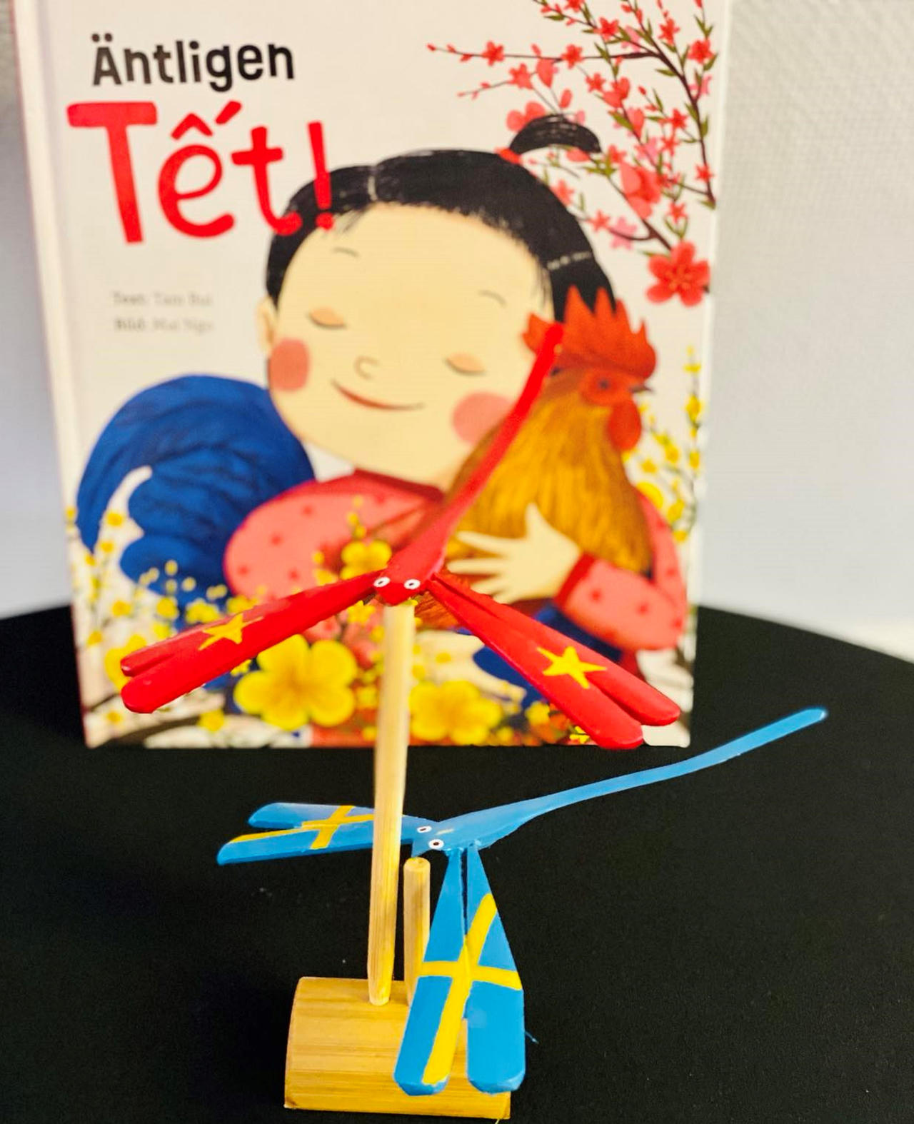 Tham tán thương mại kể chuyện 'đi sứ' dịp Tết