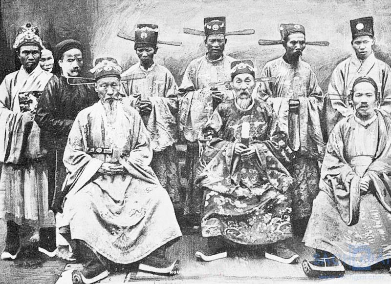 Từ 'khảo khóa' xưa, ngẫm về cán bộ ngày nay