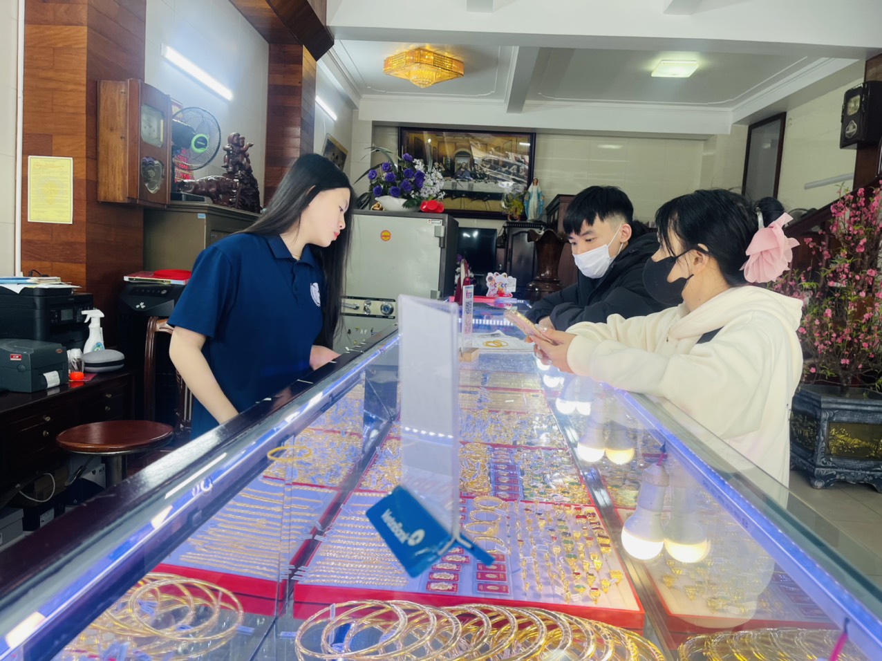 Mua vàng cuối năm: Nơi đông đúc, chỗ đìu hiu 