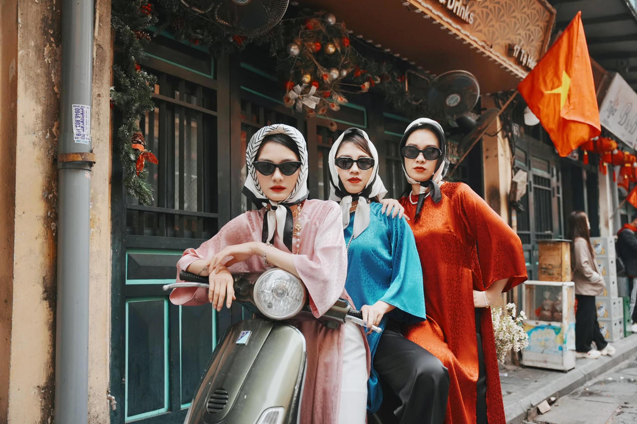 Du xuân cùng áo dài xưa 