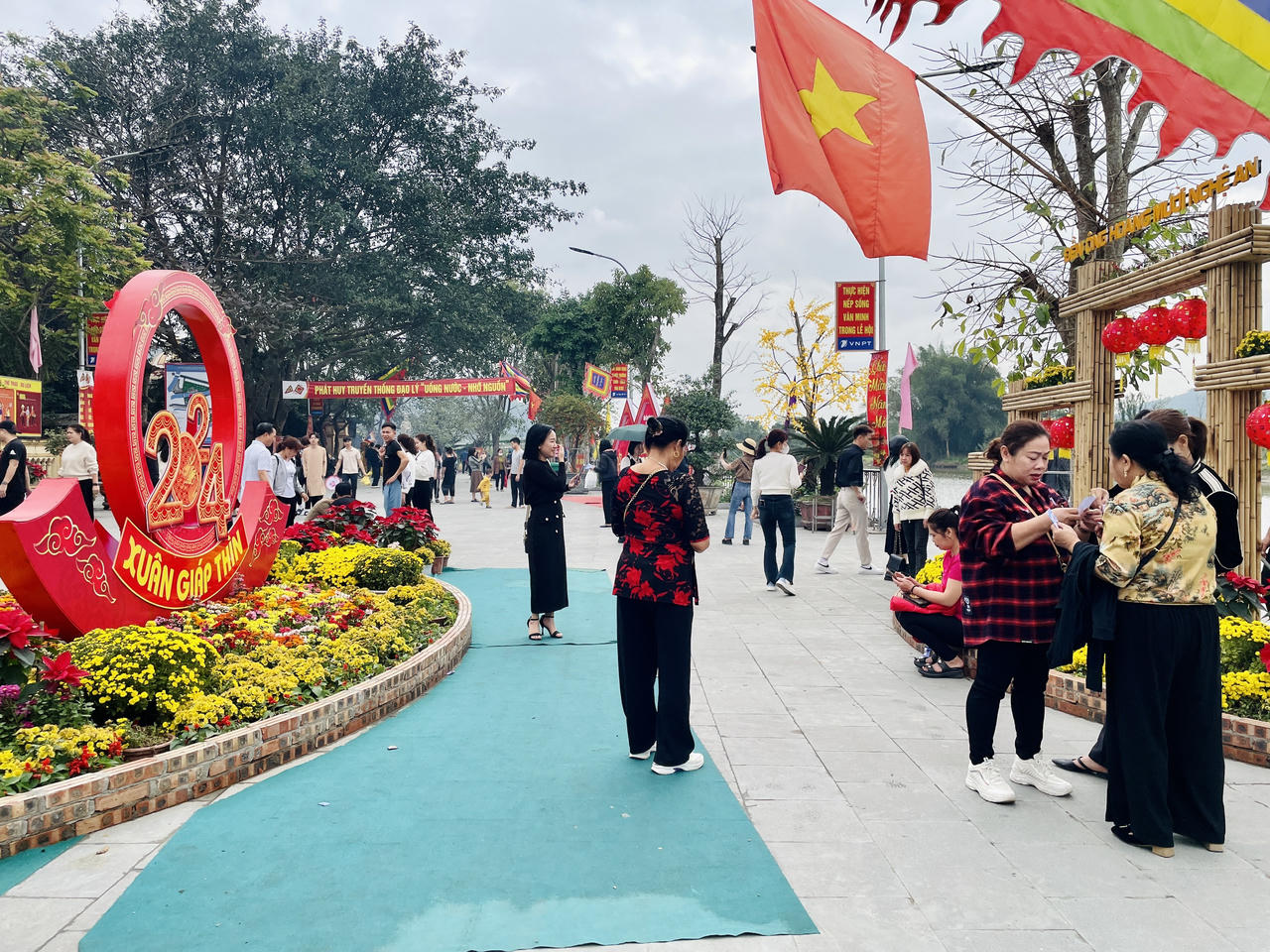 Du lịch Đà Nẵng, Nghệ An, Thanh Hóa 'bội thu' dịp Tết