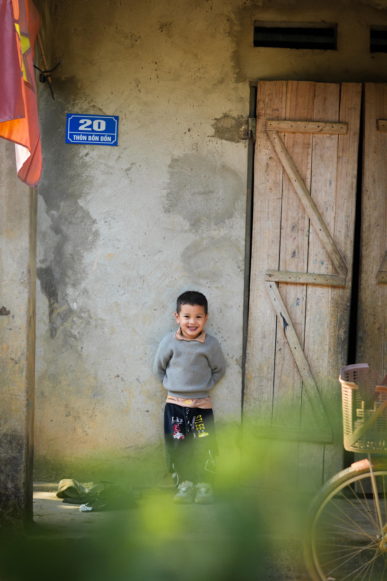 Hai 'thầy giáo Tây' đi bộ 2.000km gây quỹ hỗ trợ trẻ em nghèo Việt Nam