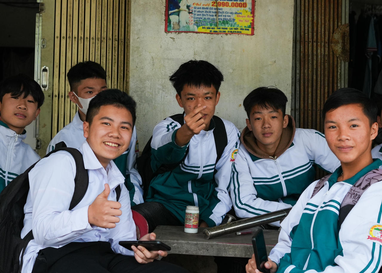 Hai 'thầy giáo Tây' đi bộ 2.000km gây quỹ hỗ trợ trẻ em nghèo Việt Nam