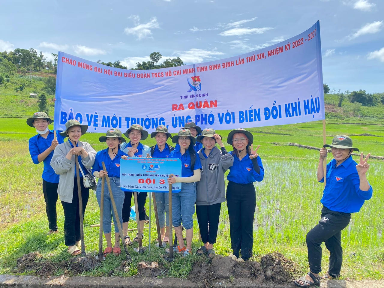 Hạnh phúc trong mắt người trẻ