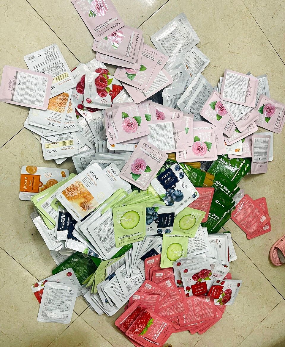 Liên tiếp phát hiện 4 cơ sở kinh doanh thực phẩm, mỹ phẩm nhập lậu tại Hà Nội